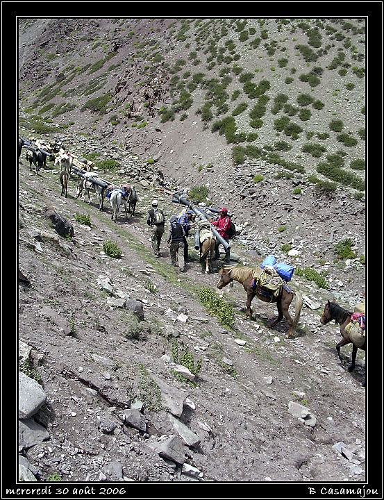 trek (86) KongmaruLa.jpg - Caravane de materiau de construction